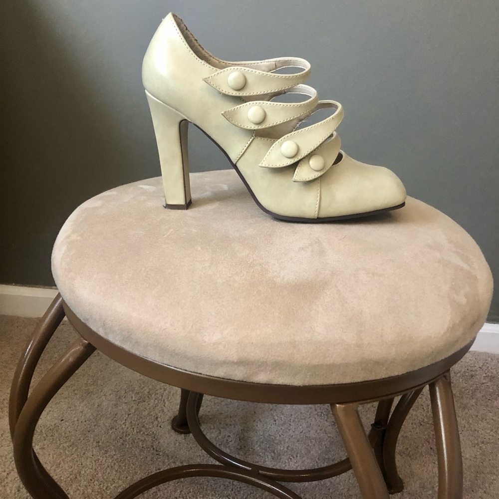 Christine & Kelly Brianna Antique-inspired heels